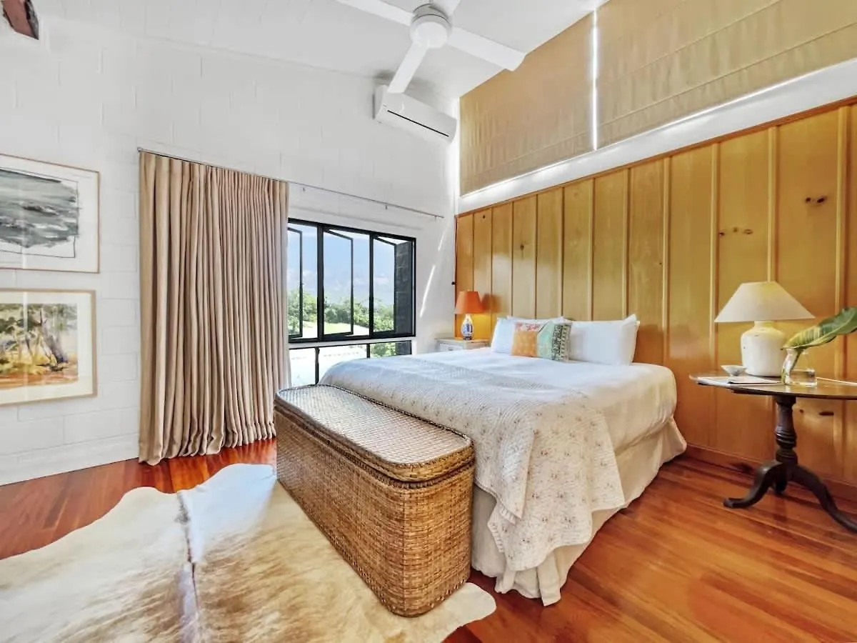 BooroobinLuxurious Mountain Retreat Near Maleny别墅 度假居